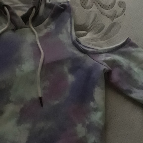 Hollister - Picture 2 of 2